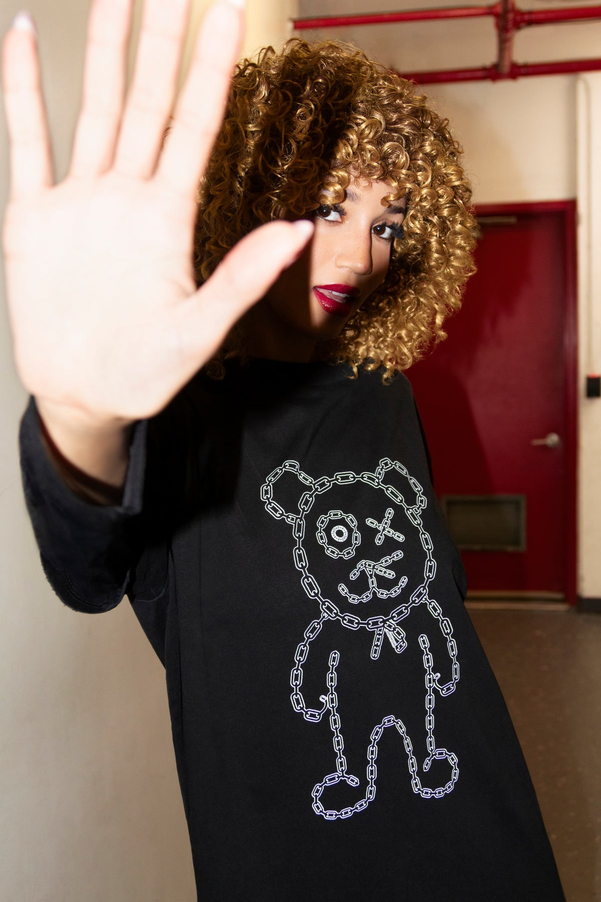 Graffiti Daddy Bear Chain Link Sheer Layer T-Shirt